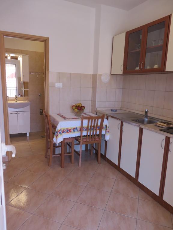 Apartment Cvita Biograd Na Moru Rum bild
