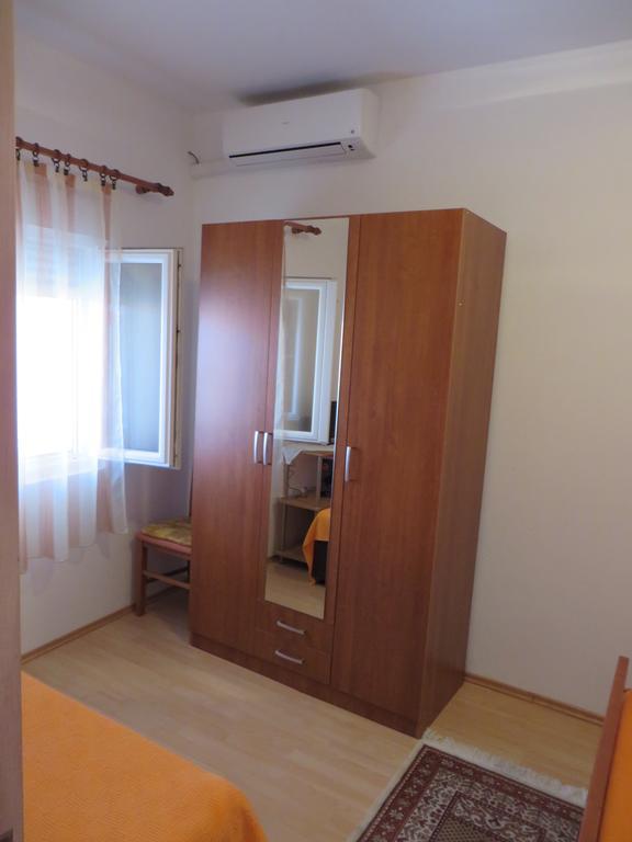 Apartment Cvita Biograd Na Moru Rum bild