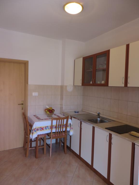 Apartment Cvita Biograd Na Moru Rum bild