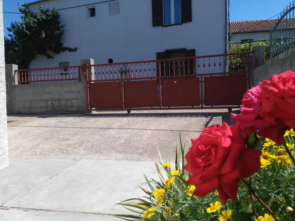 Apartment Cvita Biograd Na Moru Exteriör bild
